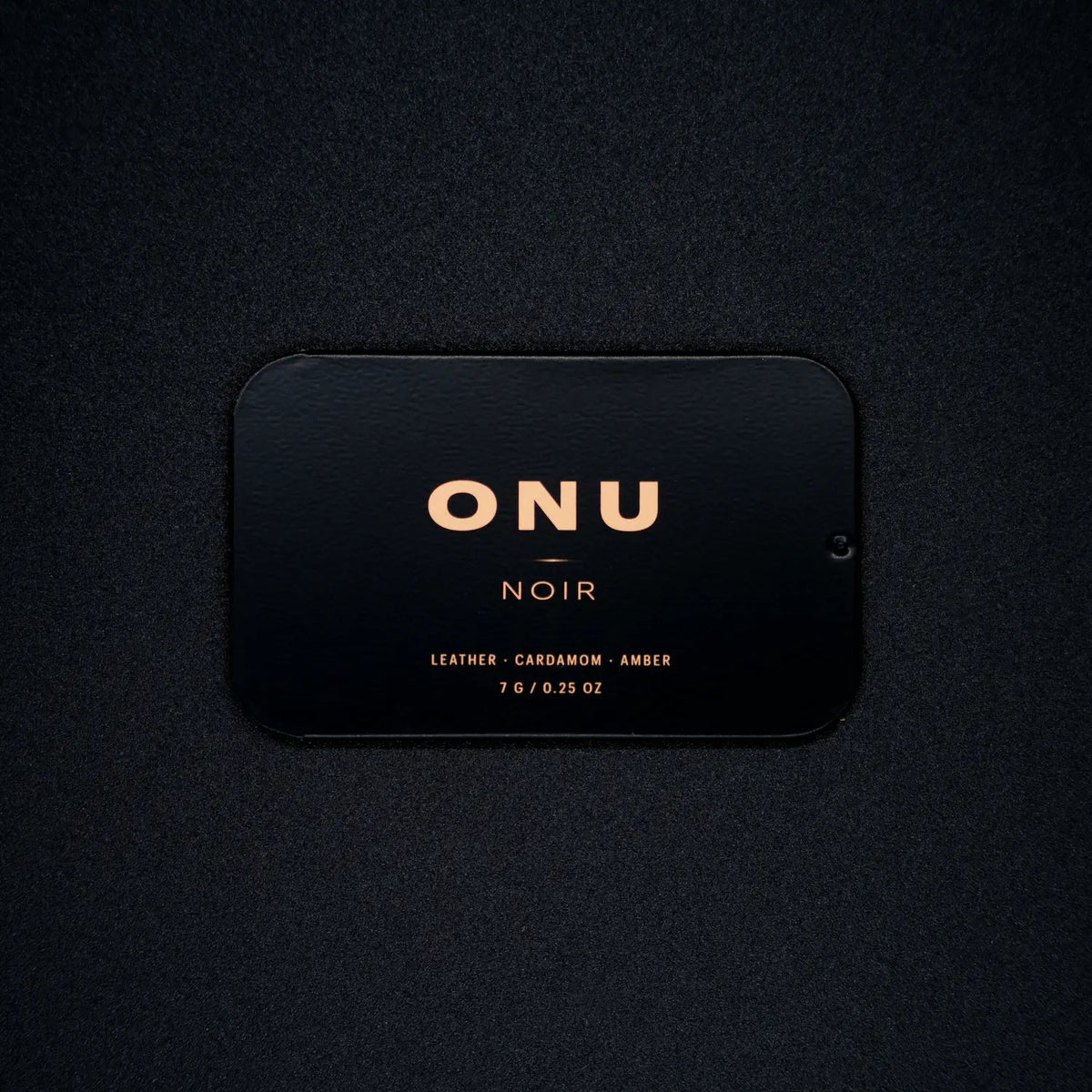 ONU NOIR solid balm cologne metal case